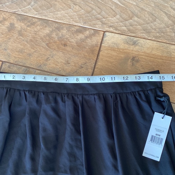 Asymmetrical black skirt - Picture 2 of 3